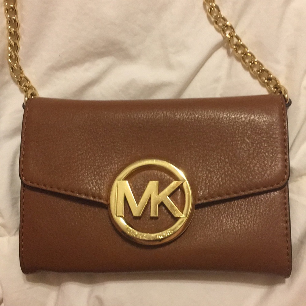 Micheal Kors Corssbody - Picture 1 of 3